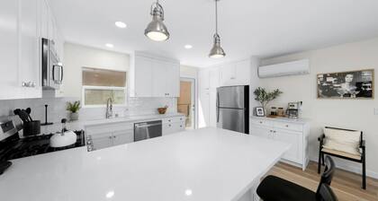 Sophisticated Comfort 2BR Condo w/ Parking