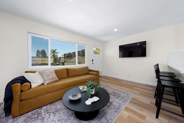 Téléviseur, bureau