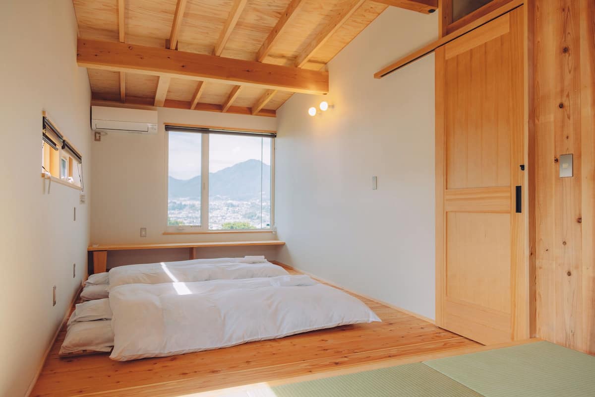 Down duvets, iron/ironing board, free WiFi, bed sheets
