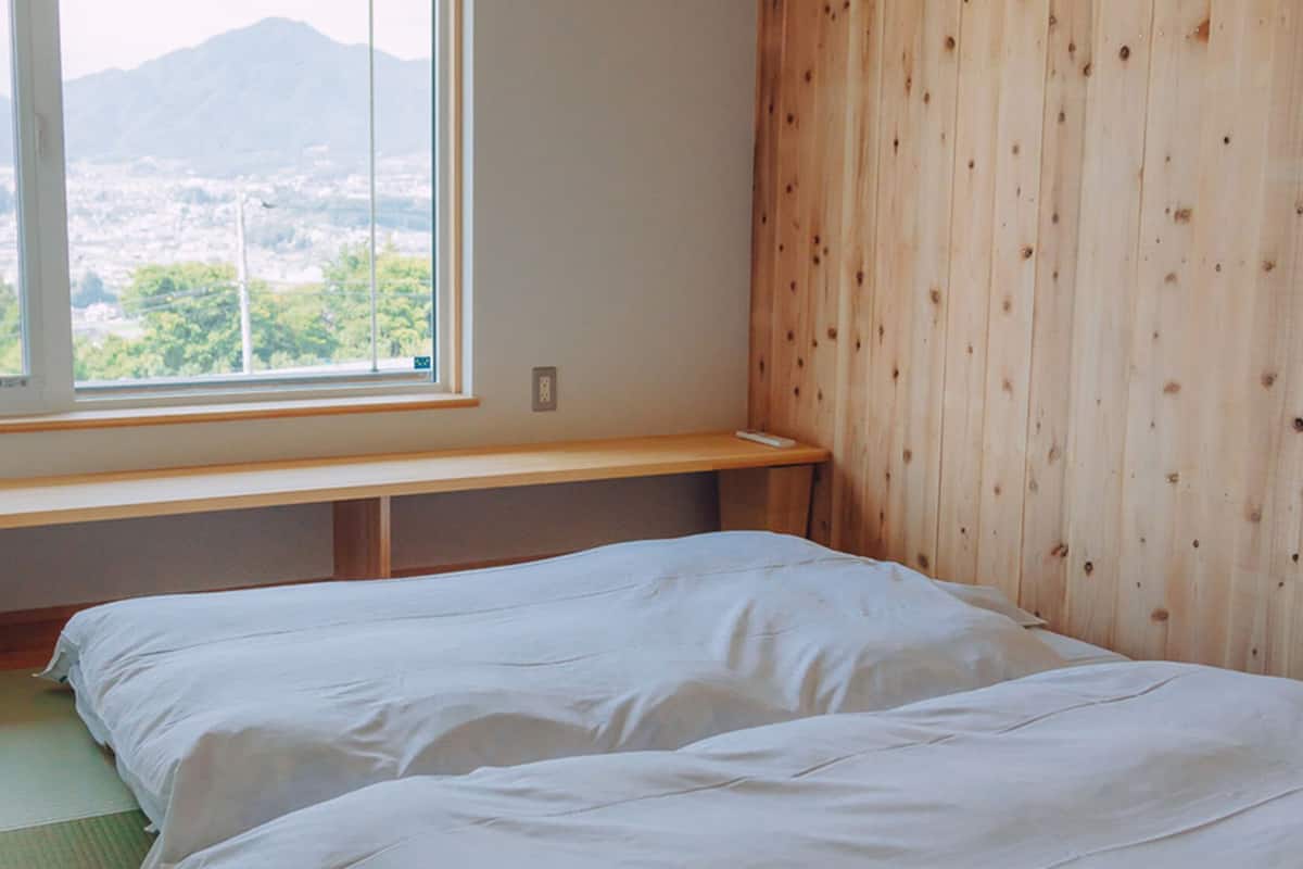 Down duvets, iron/ironing board, free WiFi, bed sheets