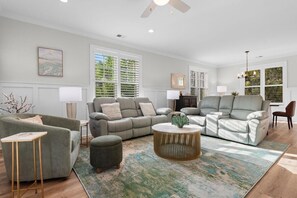 TV, caminetto, tavolo da ping pong