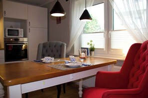 Kylskåp, ugn, spishäll och diskmaskin