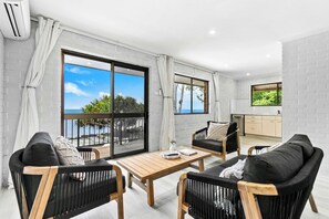 TV - Enjoy exclusive use of this stunning oceanfront property accommodating up to 16. (Burrum Heads)