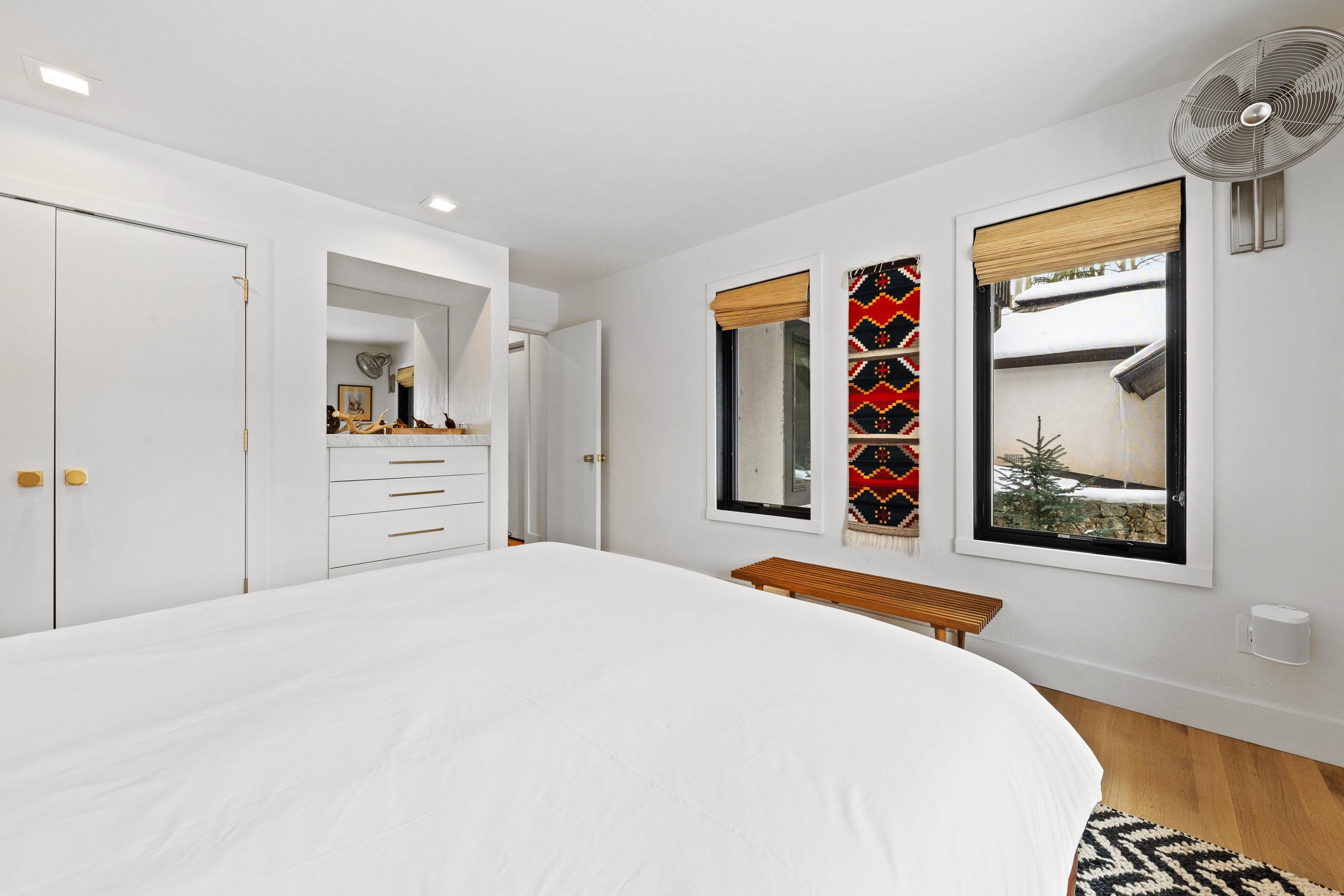 5 bedrooms, internet, bed sheets