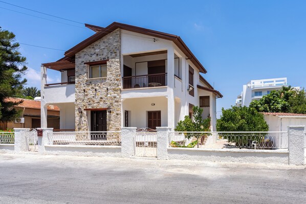 Exterior - Aura 2-Bedroom Apartment in Larnaca (Larnaca)