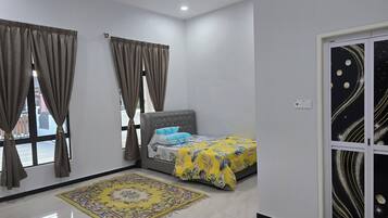 3 bedrooms, iron/ironing board, bed sheets