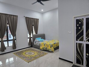 3 slaapkamers, een strijkplank/strijkijzer, beddengoed