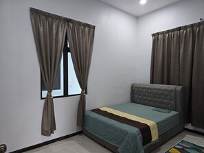 3 chambres, fer et planche à repasser, draps fournis