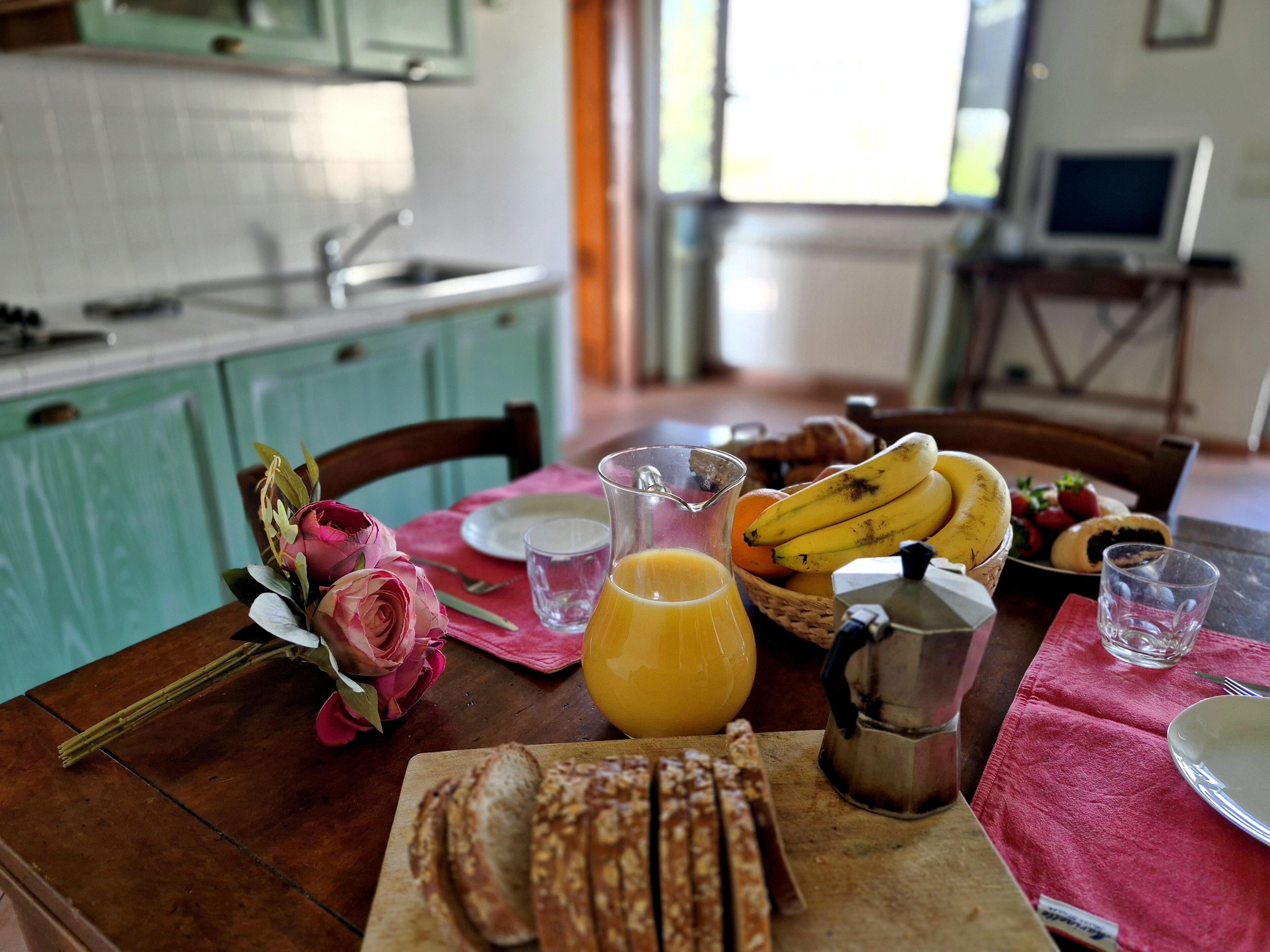 Comfort Apartment, Garden View | Living area | 25-inch TV with cable channels