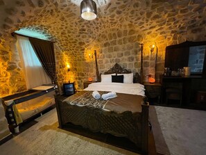 3 bedrooms, iron/ironing board, bed sheets