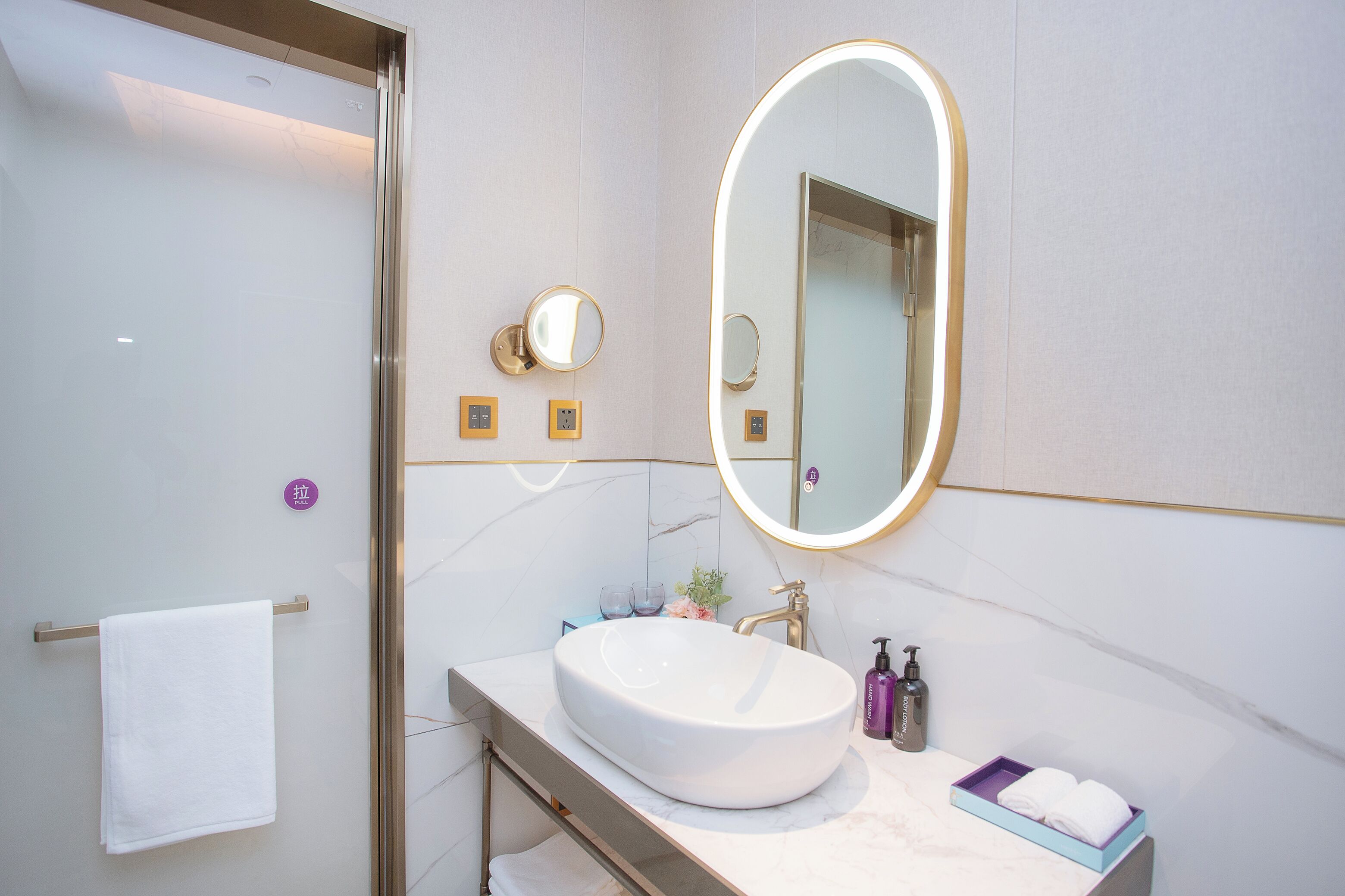 مستلزمات مجانية للعناية الشخصية، مجففات شعر، خف للقدمين