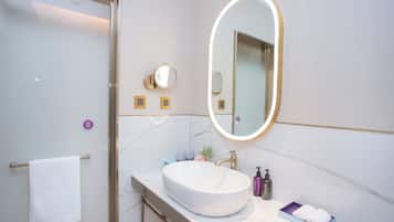 مستلزمات مجانية للعناية الشخصية، مجففات شعر، خف للقدمين