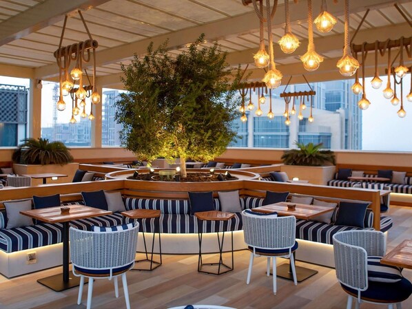 Bar (on property) - Mercure Dubai Gold District (Dubai)