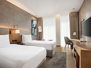 Down comforters, minibar, in-room safe, desk - Mercure Dubai Gold District (Dubai)