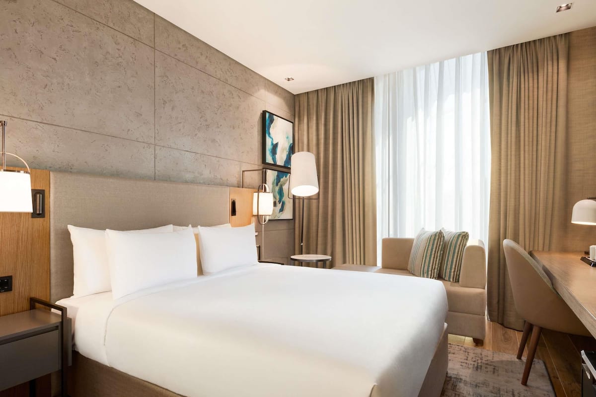 Deluxe Room, 1 Queen Bed | Minibar, in-room safe, desk, laptop workspace