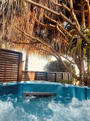 Bain à remous extérieur
