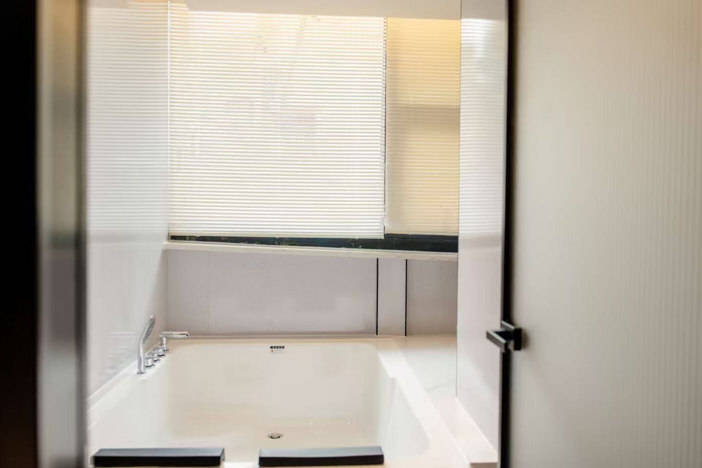 Elite Studio Suite | Bilik Mandi | Selipar 