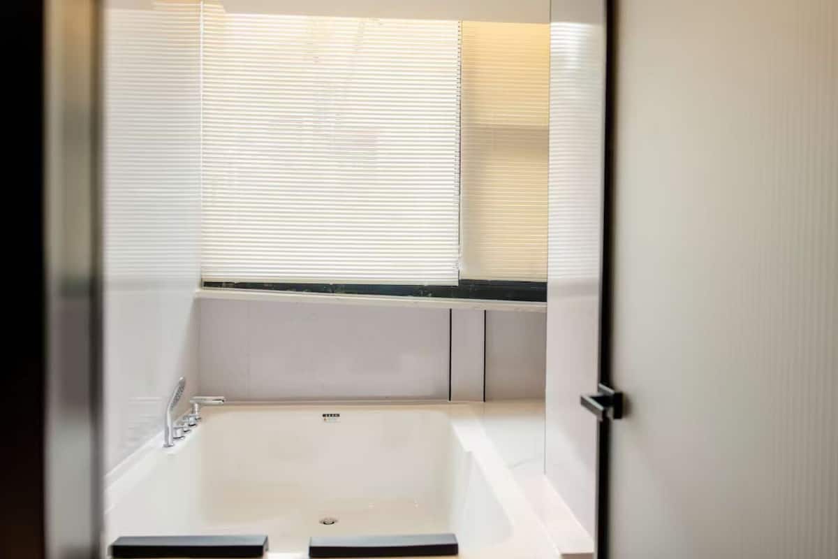 Elite Studio Suite | Bilik Mandi | Selipar