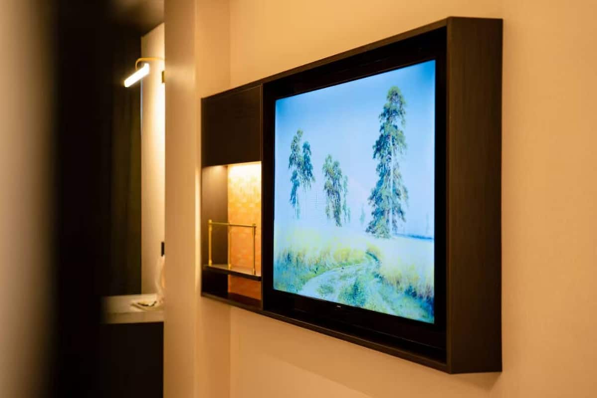 Dihias secara berasingan, dilengkapkan perabot secara berasingan