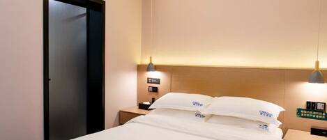 Phòng đôi phong cách cổ điển, 1 giường đôi, tầng trệt | Trang trí khác biệt, trang bị nội thất với thiết kế riêng biệt