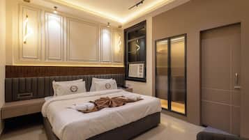 Kamar Double Deluks | Meja kerja, ruang kerja ramah laptop, dan tirai kedap cahaya