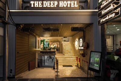 Deep Hotel