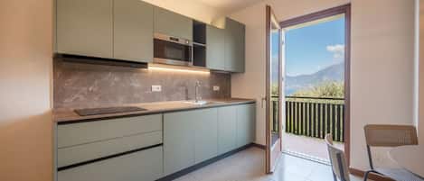 Refrigerador, microondas, horno, placa de cocina