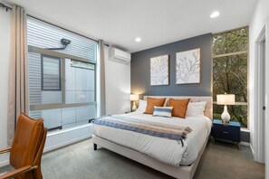 2 bedrooms, desk, iron/ironing board, free WiFi