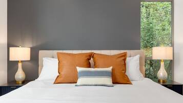 2 bedrooms, desk, iron/ironing board, free WiFi