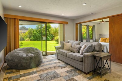 Ocean View 4-bedroom house with AC, WiFi in welcoming Princeville