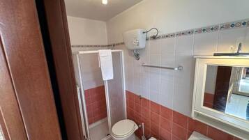 Secador de pelo y toallas