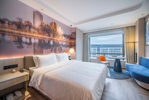 Quarto superior | Cofres nos quartos, ferros/tábuas de passar roupa, Wi-Fi de cortesia