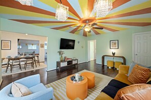 Smart TV, ping pong, offices - Joyful Stay Near Med Center | Ping Pong Air Hockey (Houston)