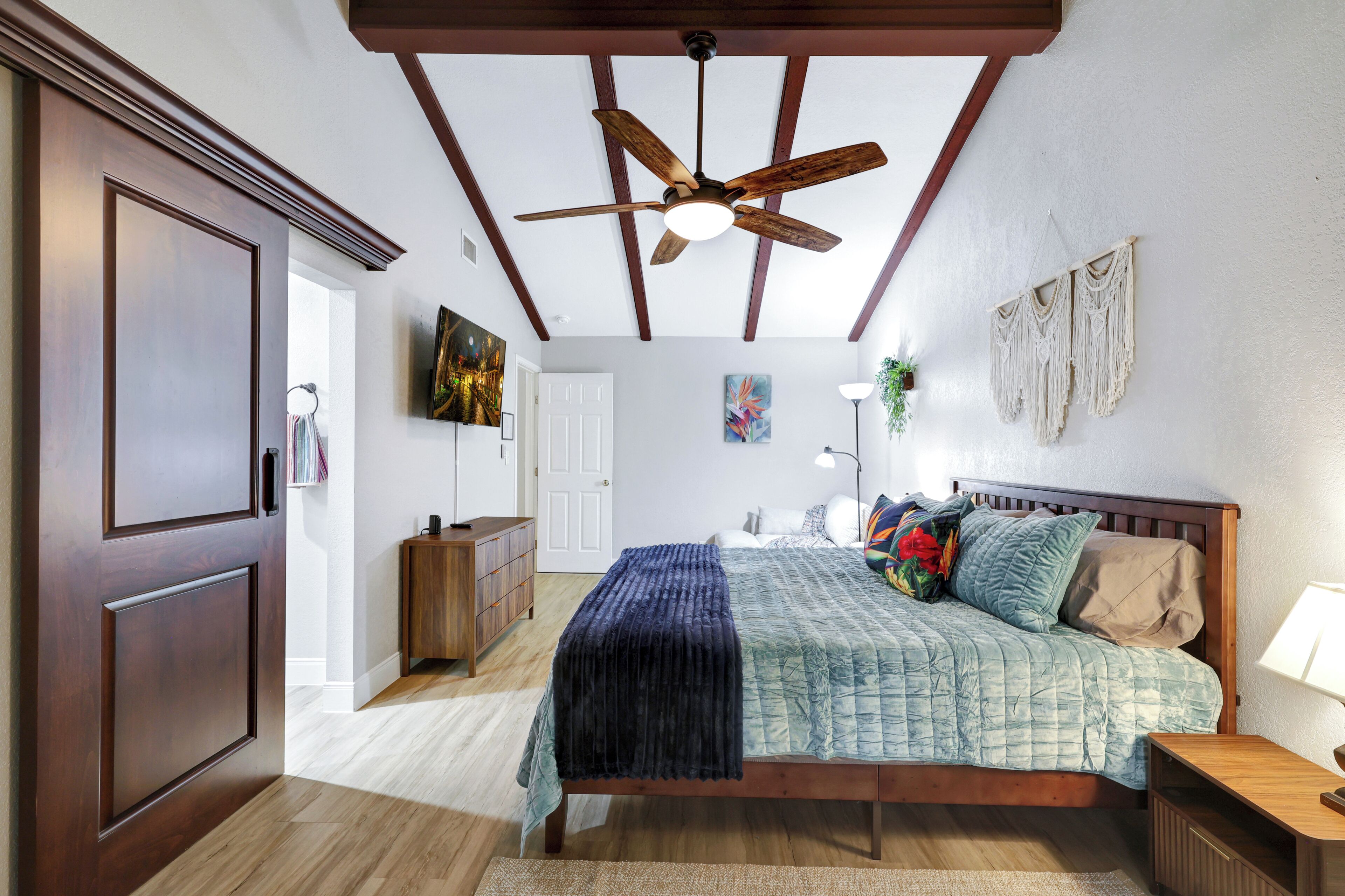 Lovely decored and spacios so you feel right at home.
