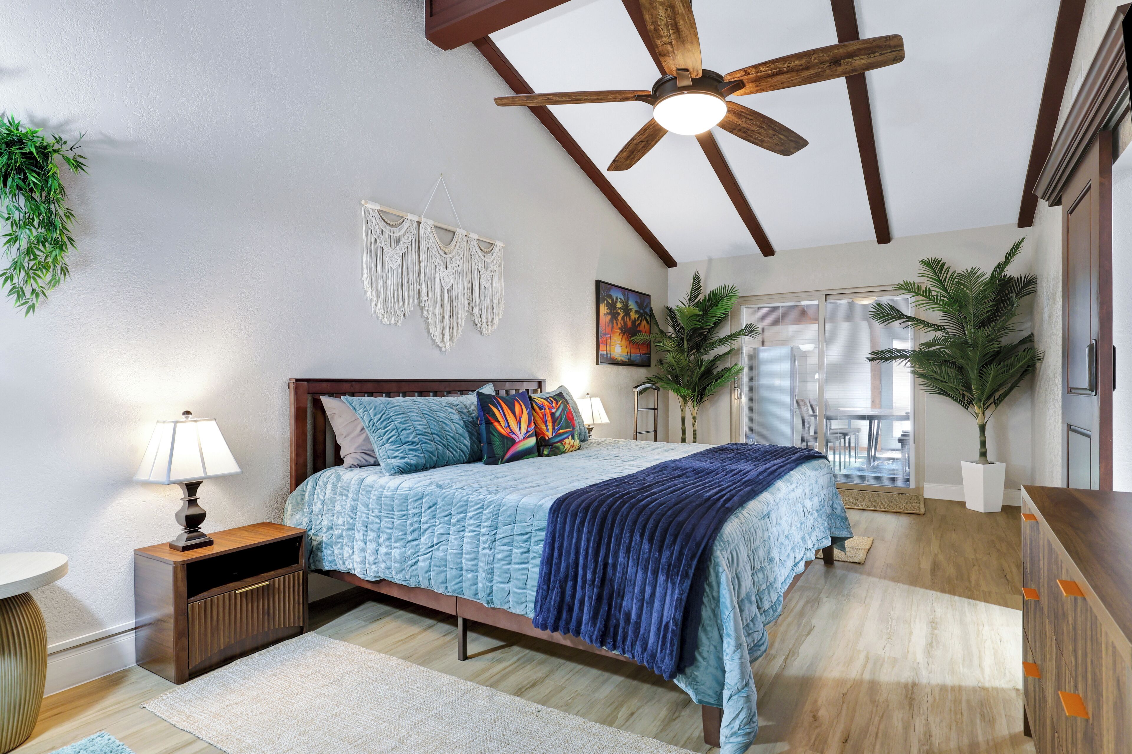 3 habitaciones, escritorio, tabla de planchar con plancha y wifi gratis 