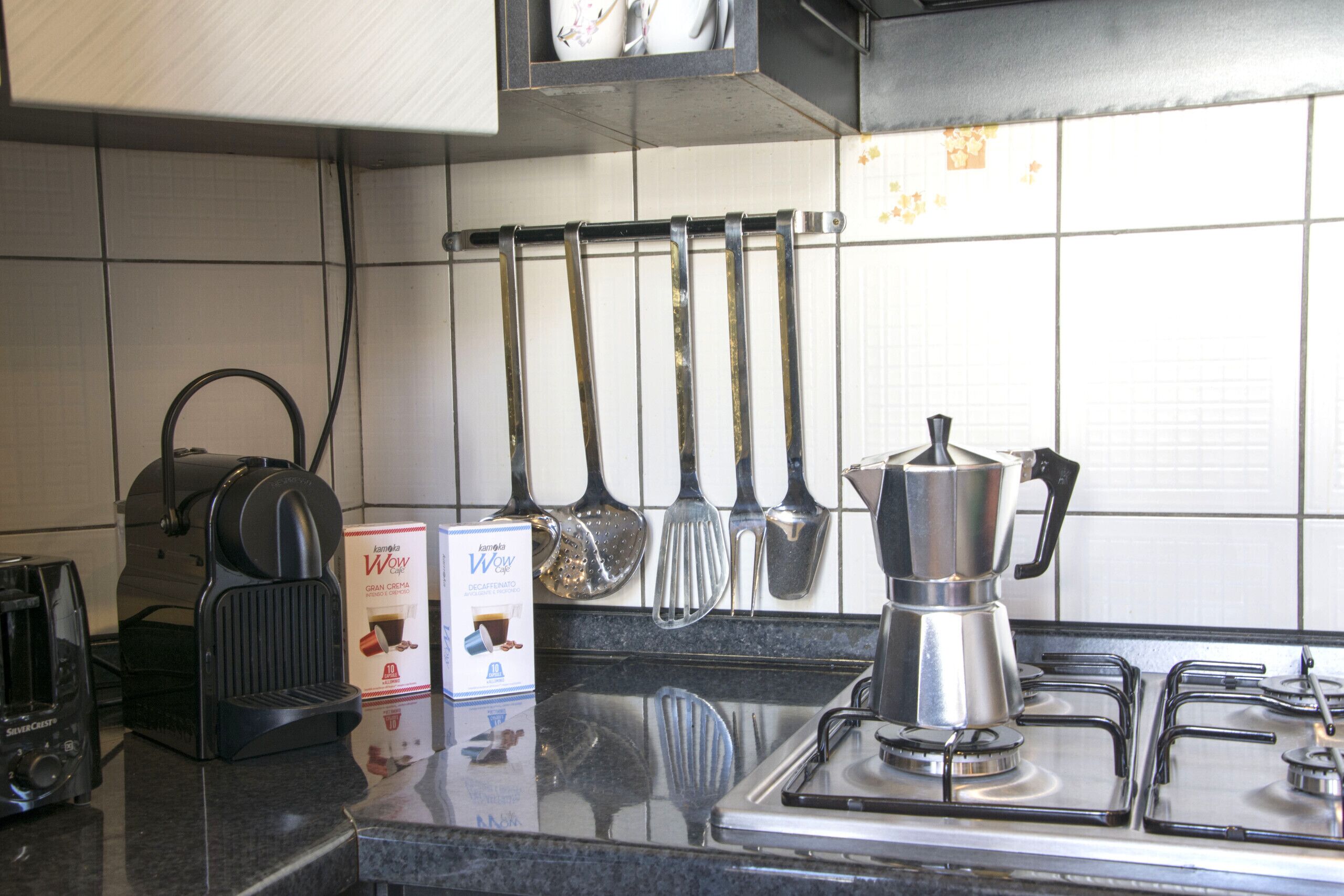 Kühlschrank, Mikrowelle, Ofen, Geschirrspüler