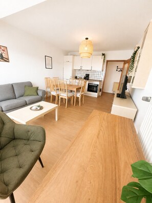 Living area - "Meeresrauschen" - your retreat at the Deichkieker guesthouse - pets allowed (Wangerland)