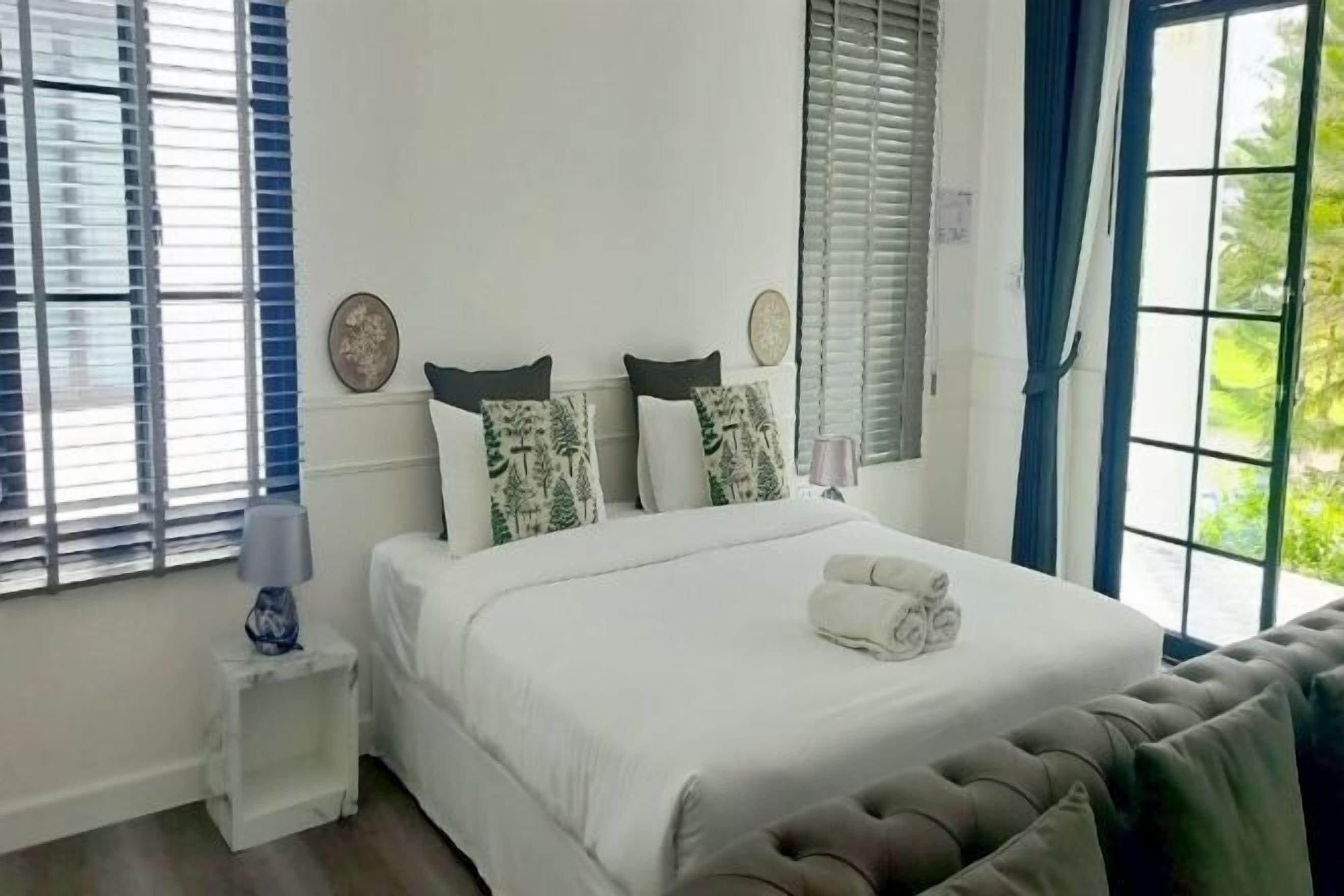 ห้องเก็บเสียง, เตารีด/โต๊ะรีดผ้า, เปล/เตียงเด็กอ่อน, เตียงเสริม/เปล