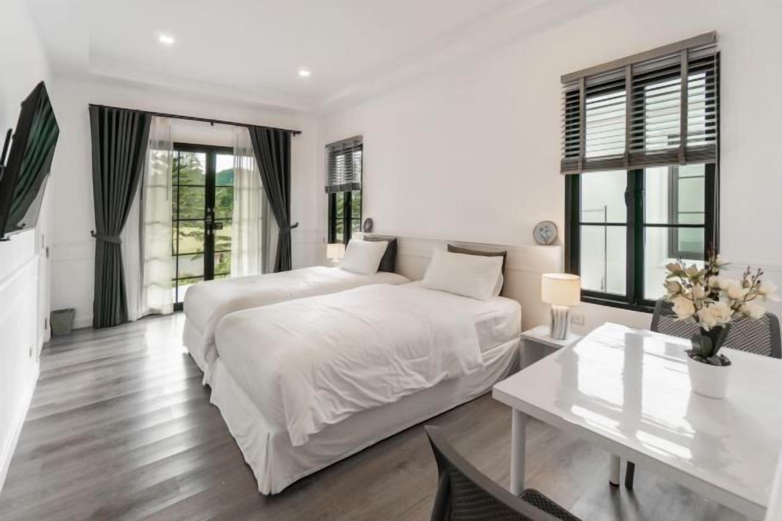 ห้องเก็บเสียง, เตารีด/โต๊ะรีดผ้า, เปล/เตียงเด็กอ่อน, เตียงเสริม/เปล