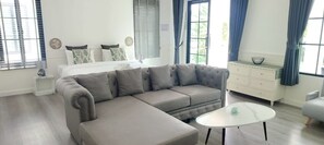 1 Bedroom Villa with Lake View