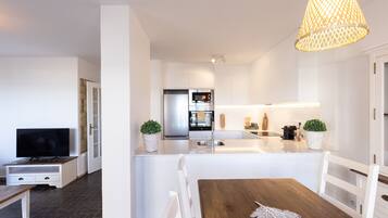 Réfrigérateur, micro-ondes, four, lave-vaisselle