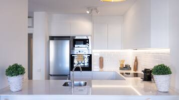 Réfrigérateur, micro-ondes, four, lave-vaisselle