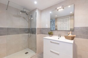 Douche, serviettes fournies