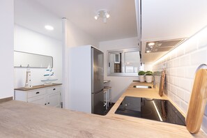 Fridge, microwave, oven, dishwasher - 255 Family flat on the beachfront in Vilafortuny/Cambrils UHC DMS V (Cambrils)