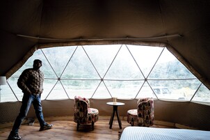 Tienda de lujo, patio, vistas a la montaña | Vistas a la montaña