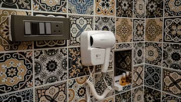 Nirvana Spheres Dome | Bathroom | Shower, free toiletries, hair dryer, towels