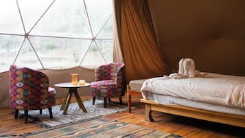 Luxury-Zelt, Terrasse, Bergblick | Hochwertige Bettwaren, Daunenbettdecken, Pillowtop-Betten