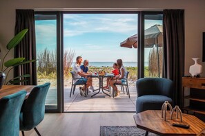 Dining - 8-person accommodation with a view of the IJsselmeer (Enkhuizen)