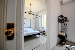 2 slaapkamers, een strijkplank/strijkijzer, gratis wifi, beddengoed
