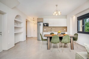 Dining room - Epta Villas Luxury Redefined (Kassandra)